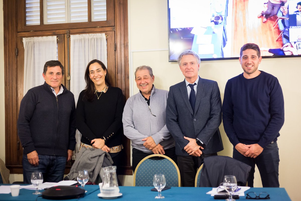 ErikaGonnet's tweet photo. Por último, en #Rosario, presentamos el #PlanRenovable al Consejo Directivo de @FISFE2 con el objetivo de acercar este tipo de tecnologías al sector industrial. https://t.co/NBfafrTbnE