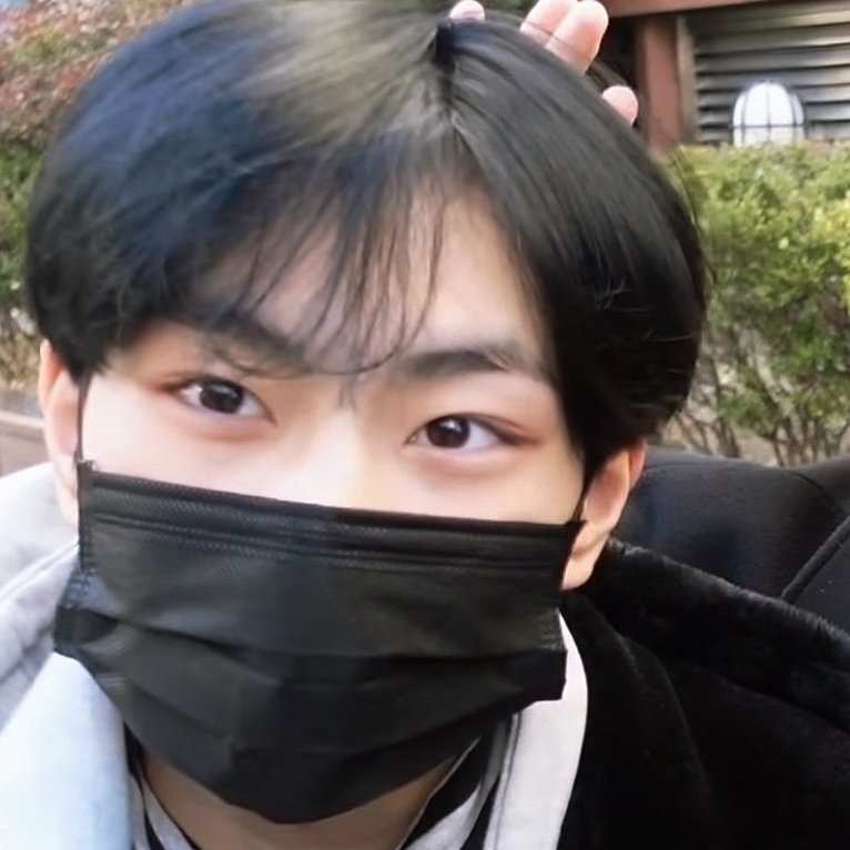 yjwprnts's tweet photo. the prettiest eyes :( https://t.co/DtXMgRnyB4
