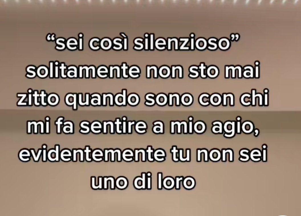 heythereelena's tweet photo. eccomi https://t.co/J4zkhVObzK