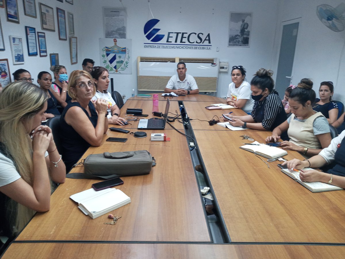 Aprendiendo entre todos sobre temas de la #TransformacionDigital. Hoy intercambiamos sobre alternativas de pago de la factura telefónica. Para capacitar es importante estar capacitados. 🤝
#NuestraFelicidadEsUnir
#FacturaElectronica