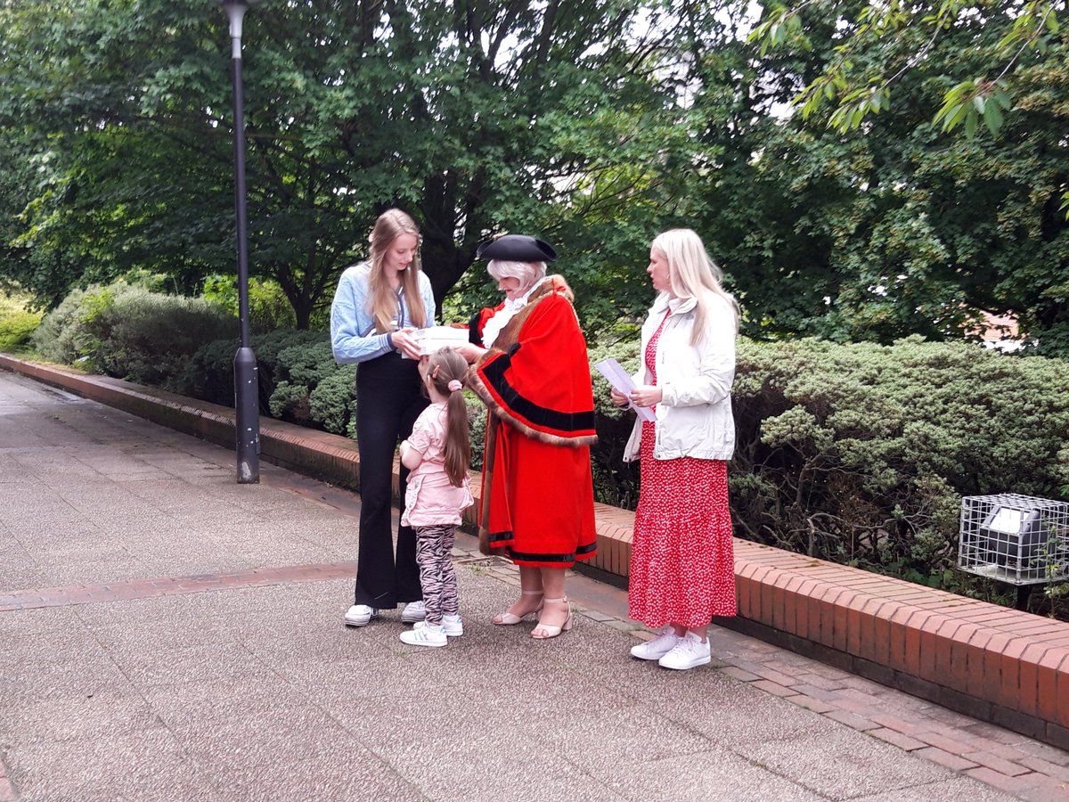 Helen Jones tweet media