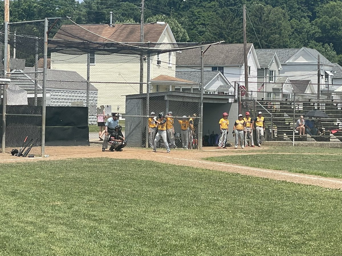 ReidWtrf's tweet photo. The Ohio Valley Mountaineers lead the well- traveled Ontario Giants 10-3 in the fourth inning. More tonight on @WTRF7News. https://t.co/bl7hwJHHye