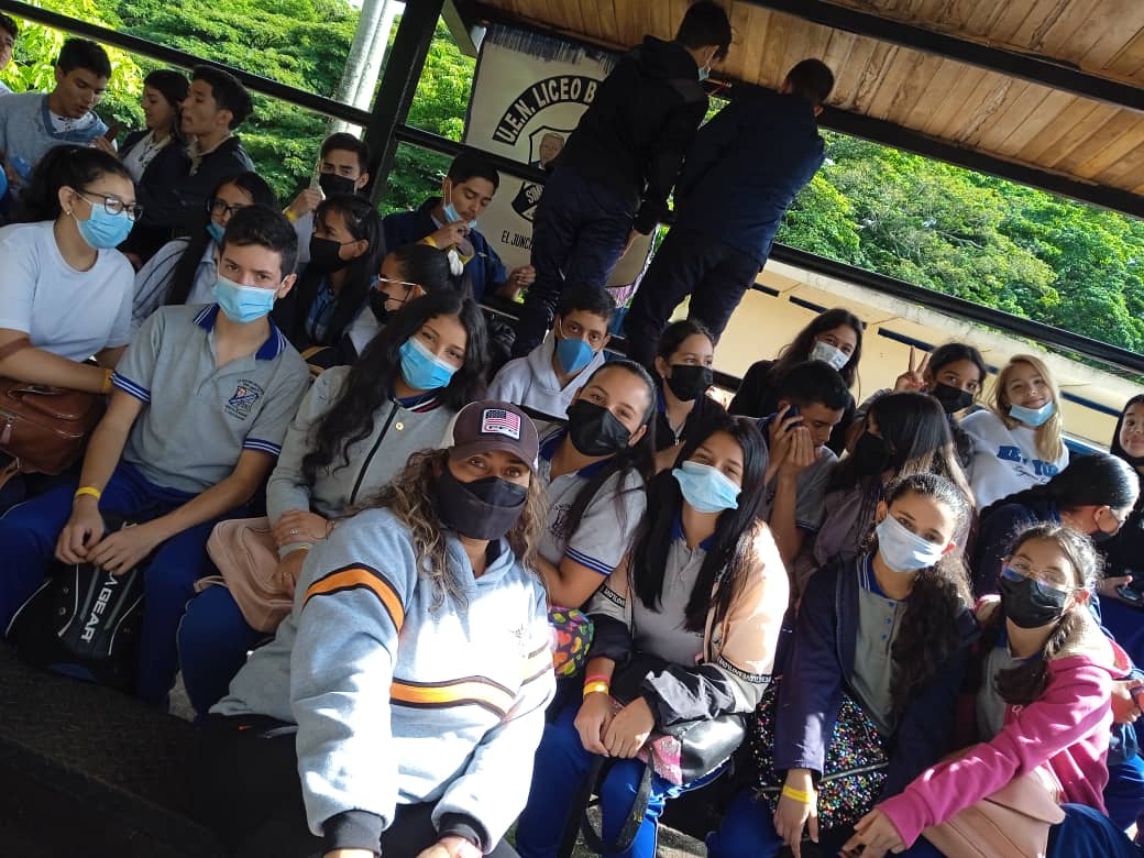 Proyecto la ,Juventud decide su futuro la UEN Simón Candiales Presente en la actividad desarrolladas 01/07/2022 estudiantes y docentes