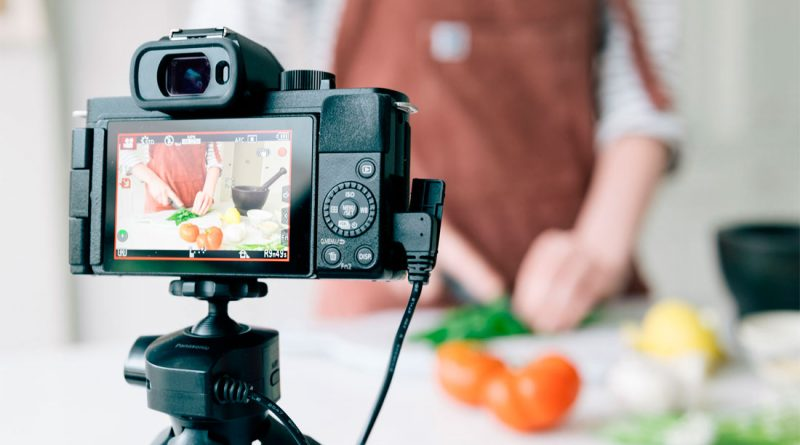 En cualquier momento Puede ser calculado itálico Chef Cubiro on Twitter: "Las mejores cámaras para grabar videos Youtube  2022 https://t.co/sCZDhdzOkY #YouTuber #youtubers #vlogs #vlogger  #Influencer #MarketingDigital https://t.co/krv12RocNG" / Twitter