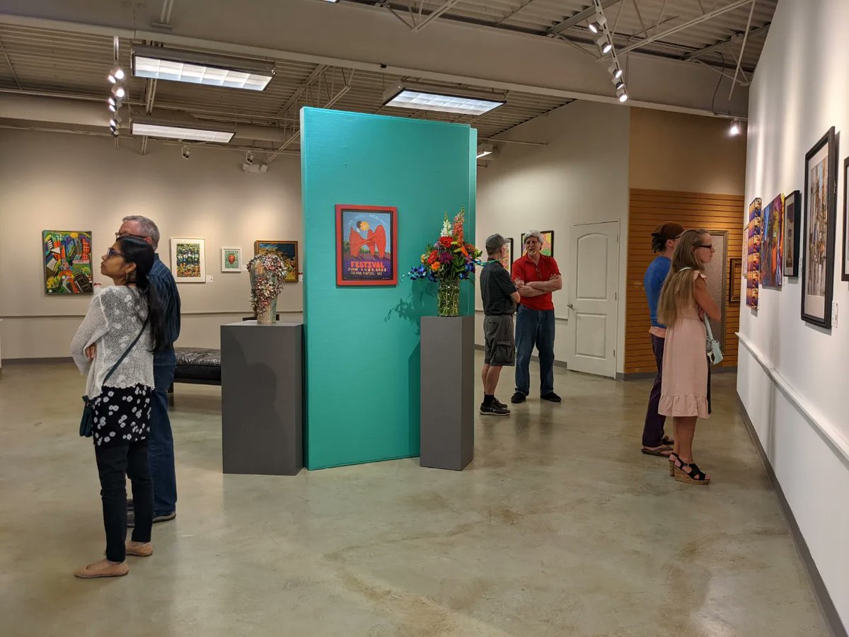 FestivalGR's tweet photo. Last night, we had a closing reception for our artists at @FramesUnlimited Thank you Frames for partnering with us once again!
#regionalarts #regionalartsexhibition #framesunlimited #frames #artistreception #artist #westmichiganartist https://t.co/NuONUU8rUT