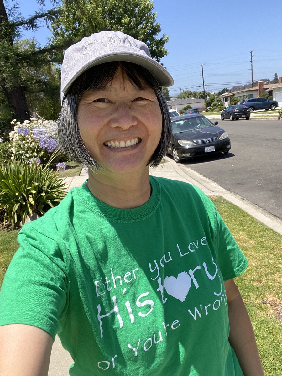HistoryFrog's tweet photo. Happy #FrogtasticFriday🐸 thinking about history & wearing my 🐸💚GREEN💚 @KCHEKansas from @Gilder_Lehrman #NHTOY buddy @NHTOYMc as I prep for the #GLIseminar #GLIsymposium #GettysburgGLI Ready @MapM8ker @MarkJWestpfahl @LArrowsmithCA 8 more days! #HistoryTeeShowdown https://t.co/jj6WrDB6Qo