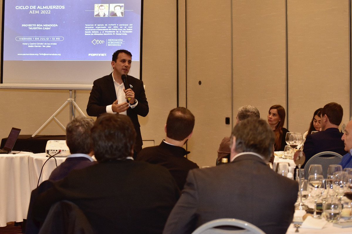 Junto a Daniel Ortiz participamos del ciclo de almuerzos de <a href="/AEM_Mendoza/">Asociación de Ejecutivos de Mendoza</a>. El trabajo coordinado público/privado es fundamental para brindar herramientas a las organizaciones. En este caso, a una tan importante como es el <a href="/bdamendoza/">Banco Alimentos Mza</a> que cumple un rol social desde hace 20 años