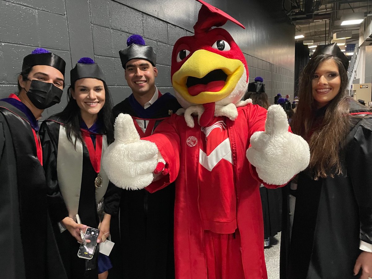 uprrp's tweet photo. En esta🎓Colación de Grados🎓unos 2,523 universitarios desfilaron en este evento. En total, se adjudicaron 136 doctorados, 484 maestrías, 1,751 bachilleratos, 147 Juris Doctor y 5 Certificados Postgrado. #GradUPRRP2022 #Clase2022 #801x100pre #yoamolaiupi #OrgulloUPR ¡Felicidades! https://t.co/8a8oEbY6A8