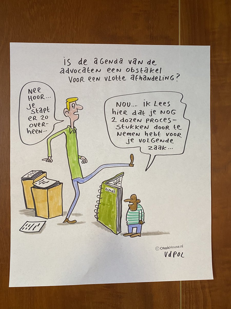 Grote strafzaken vlotter afhandelen? Vanmiddag was ik bij een levendig debat van rechters, advocaten en officieren van justitie daarover. De live-cartoonist wist er wel raad mee!