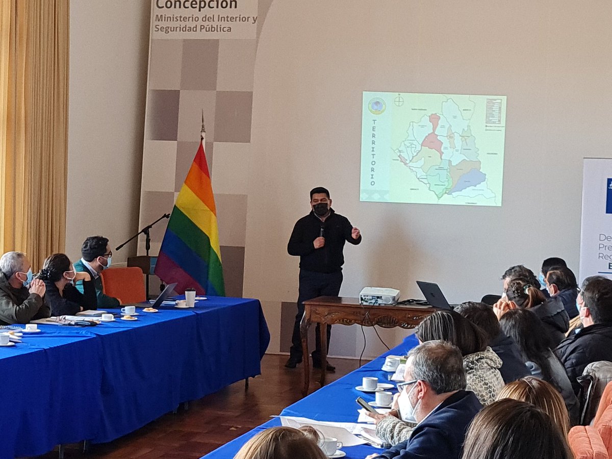Alcalde_abb's tweet photo. Reunidos con las/os SEREMI y jefas/es de servicios de la región del Biobío, entregando orientaciones para que en conjunto podamos trabajar para el territorio del #AltoBiobío porque así podremos  avanzar con pertinencia para todos y todas sin distinción #PlanParaElTerritioPewenche https://t.co/VdHpuhMNfV