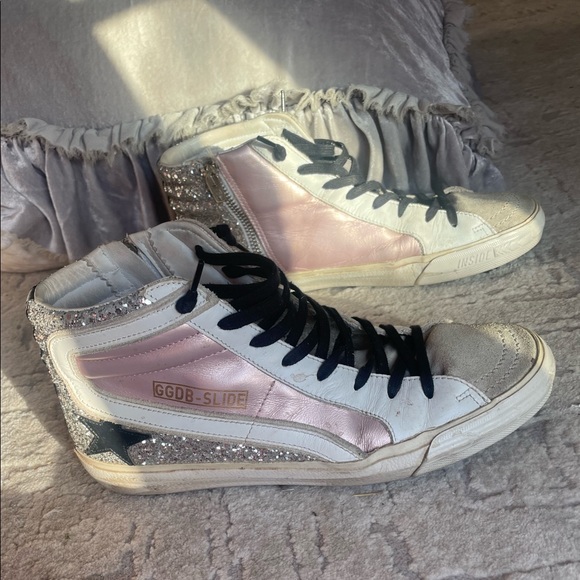 rudess's tweet photo. So good I had to share! Check out all the items I'm loving on @Poshmarkapp #poshmark #fashion #style #shopmycloset #goldengoose #birkenstock: https://t.co/7NCFK6FCFO https://t.co/qaOzZH2zBP