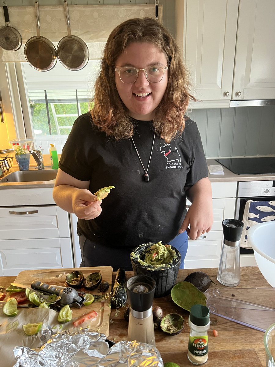 PancakeBot's tweet photo. We will get to the pancakes doon, for now, it's chips and guac!  #makerinresidence #norway @einsteinunicorn https://t.co/vHyCdjCxLB