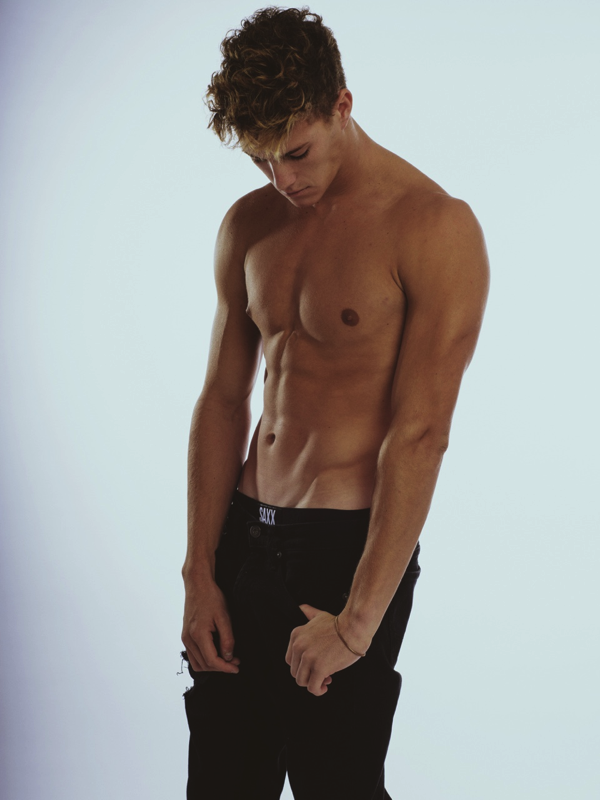 Mickeywaters tweet media