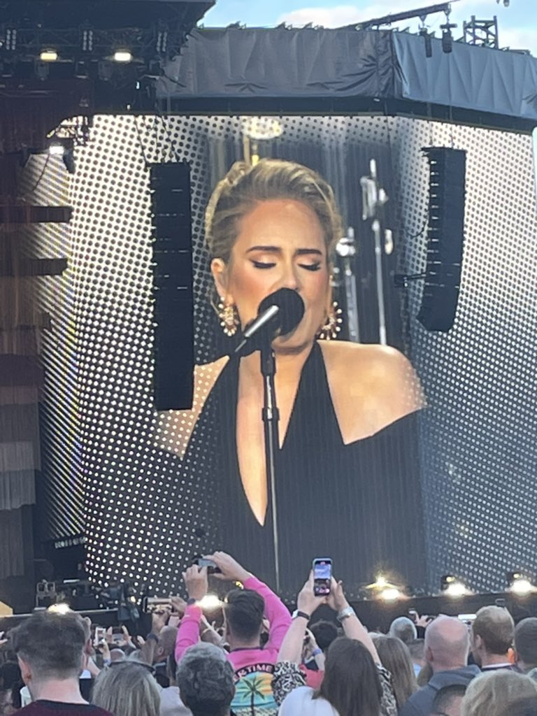 allnightwine's tweet photo. ADELE 😭😭😭🤍🤍🤍🤍 https://t.co/yp1bm82pE0