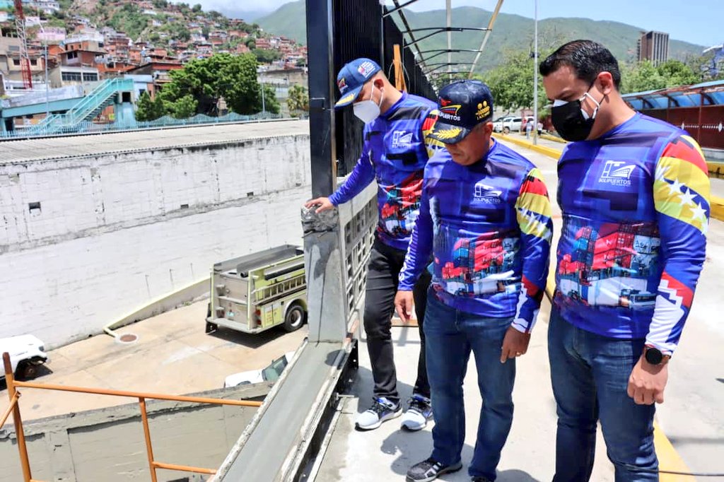 Bolipuertos__ve's tweet image. ¡Entérate! ➡️ Trabajos del Plan de Obras Portuarias 2022 en el Puerto de La Guaira fueron inspeccionados por el Pdte. #Bolipuertos @IrwinAscanio #01Julio