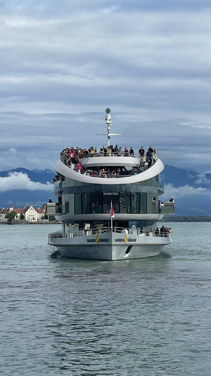 Goodbye to an amazing group of young scientists. #LINO22 

Most select Lindau group ever: the best of 2020, 2021 &amp; 2022. 

Now all you need to do is to go out there &amp; fix our world. I have total confidence in you all.

Just had to wave goodbye.

You are the hope for our future!