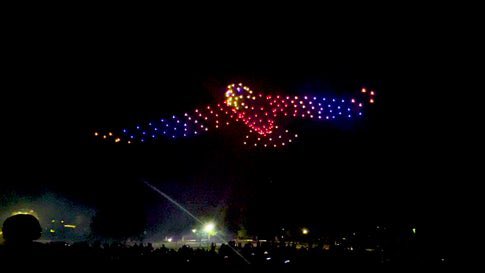 RdotHD's tweet photo. Drone messaging? ⁦@KatStryker111⁩

Drone Light Shows Taking To The Sky This Weekend

 https://t.co/7tY0rDkKKj https://t.co/JFUoYUHqe6