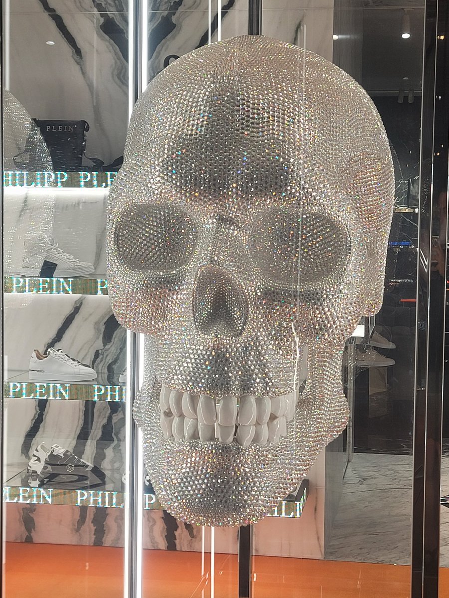 While in Vegas why not.  #iloveskulls #skulls #shessopretty #LasVegas