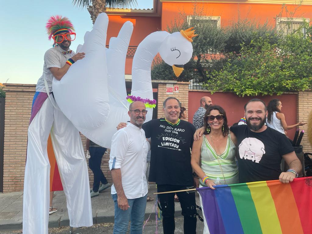 ManoloRosadoC's tweet photo. 🏳️‍🌈🏳️‍⚧️ En el #OrgulloLGTBI de #Espartinas. Magnífico ambiente y espíritu diverso con su alcaldesa @crislosarcos al frente de la reivindicación de la #Diversidad en este querido #MunicipioOrgulloso aljarafeño https://t.co/RlhIsgXil8