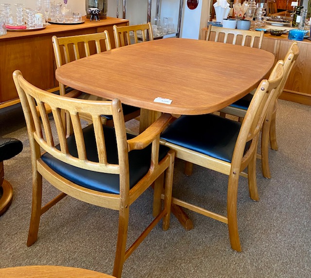 AtticTreasuresV's tweet photo. Are we "anteaking" your interest yet? π€π
#vintagefurniture #buyandsell #midcenturymodern #MCM #antique #retro #interiordesign #vintagevancouver #vancouverfurniture #retrofind https://t.co/OvE1MrNvwP
