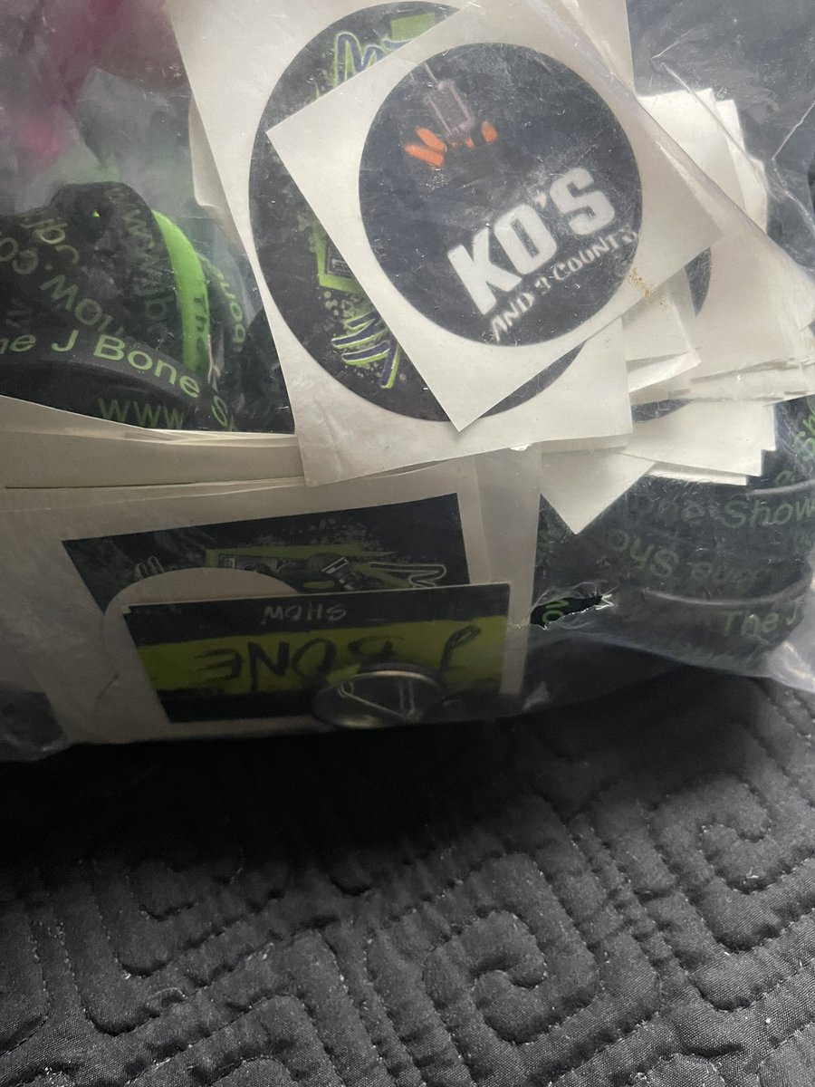 TheJBoneShow's tweet photo. Yo if you see me at the circus I got some stickers and pins and bracelets for ya! #DEATHMATCHCIRCUS @ko3cpod  will be in the house! https://t.co/C0pqSC4aAX