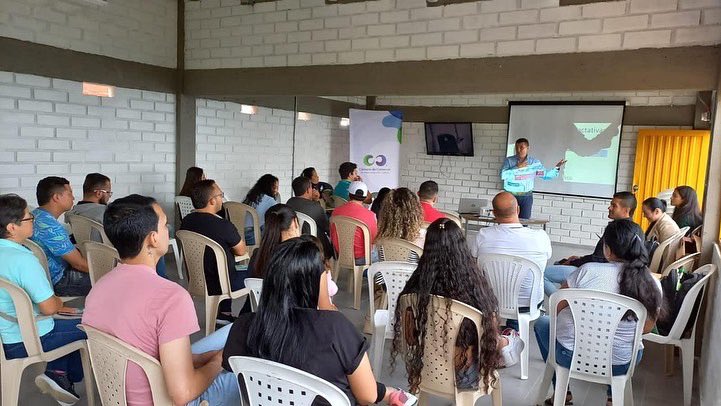 kmiloalca's tweet photo. A través de la @CCManizales se realizó capacitación a los comerciantes del municipio en estrategias de comercio y marketing digital con el fin de fortalecerlos y buscar alternativas comerciales en nuestro territorio. 
#NuestroCompromisoEsConSanJose https://t.co/VnMNICqPs1