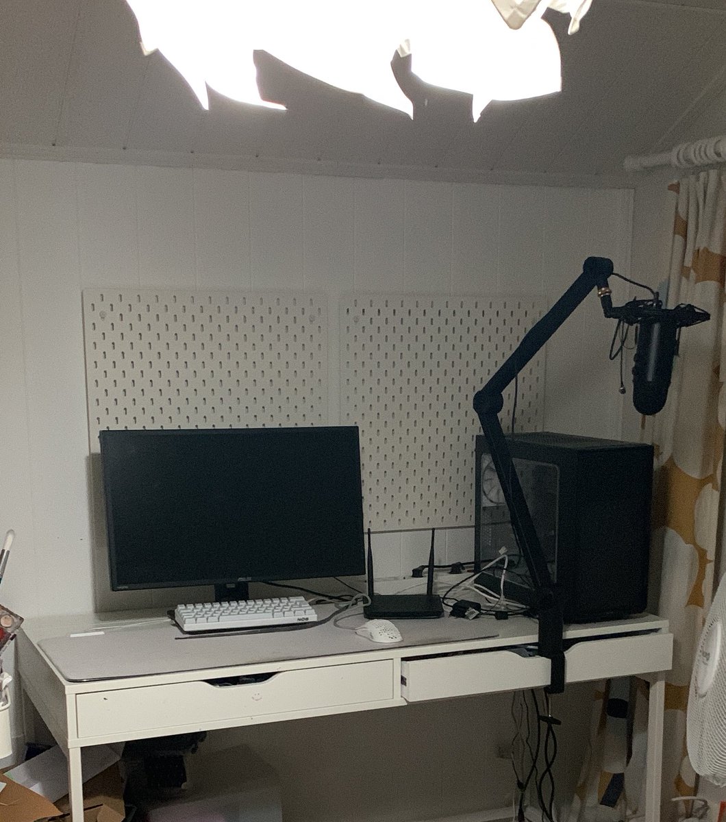 emmaemiliaa_'s tweet photo. uh so guys I did a thing.... help
#GAMER #URMOM #PC #SETUP #table #HAHAHAHHAHA #HELP #IMGOINGINSANE #ITSEMPTY #decorating #furniture #AAAAA https://t.co/RHaXy8fZoK