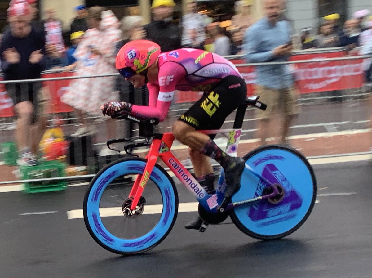 Seeing the #TourdeFrance was never on my bucket list. But since they were kind enough to put the route less than 100m from my apartment it would have been rude not to stop by.