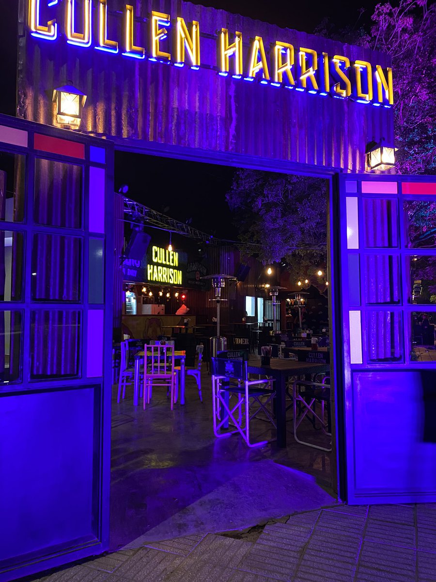 27º en invierno? Hoy se activa el patiecito de Cullen 🍻🍹

Dato de color: desde hoy pizzas, empanadas y calzones a la piedra 🍕🤤
