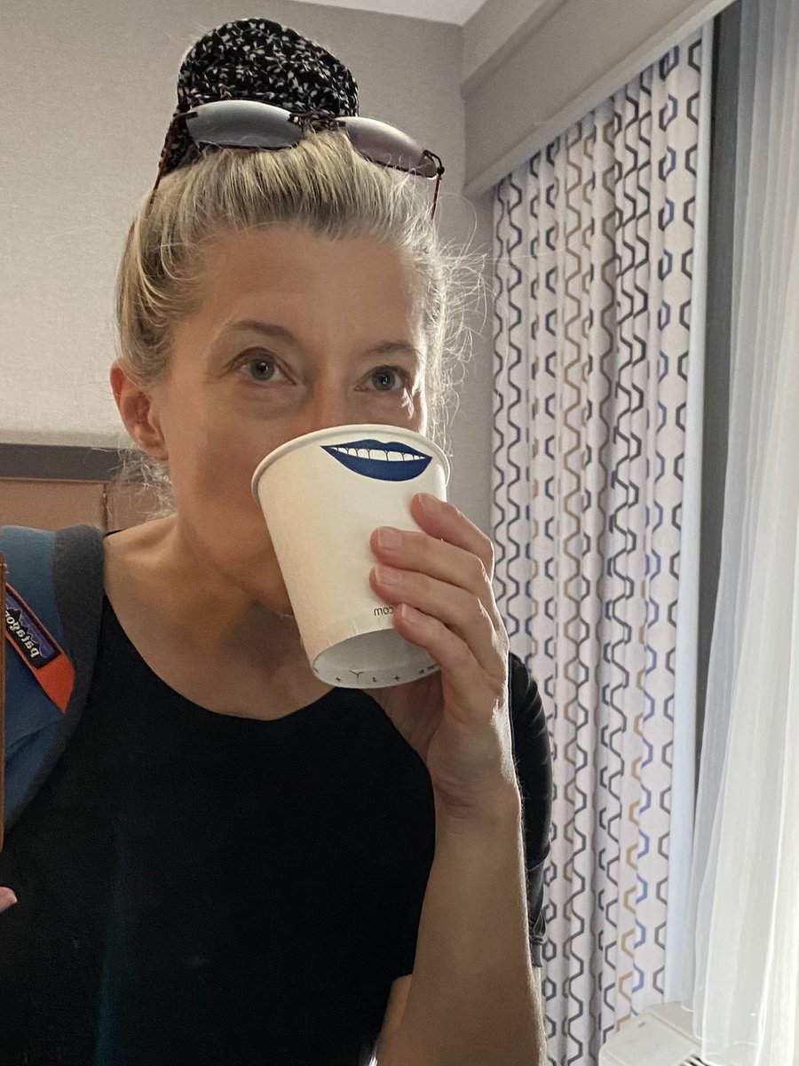 Nice move with the cups ⁦@Hamptoninnkclib⁩ !!   #smile #thoseteeth