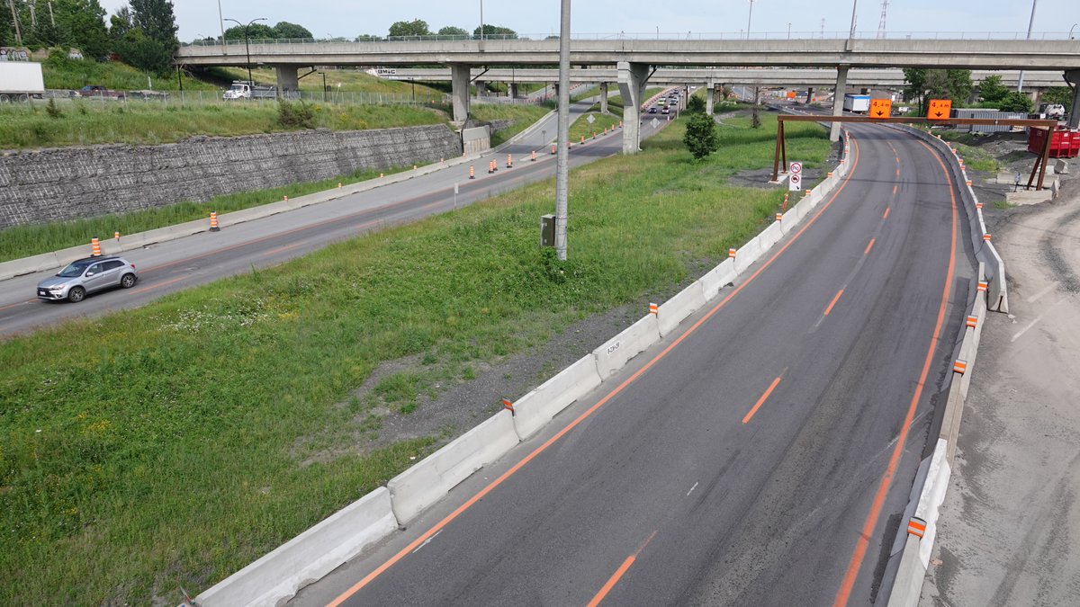 FSauveRC's tweet photo. En raison du feu de véhicule en début d'après midi dans le Tunnel Louis H. , l'autoroute 25 direction sud à 16h45 étais encore fermée, photo prise à la hauteur de Hochelaga. une inspection de la structure est en cours. https://t.co/vou9dQerbY