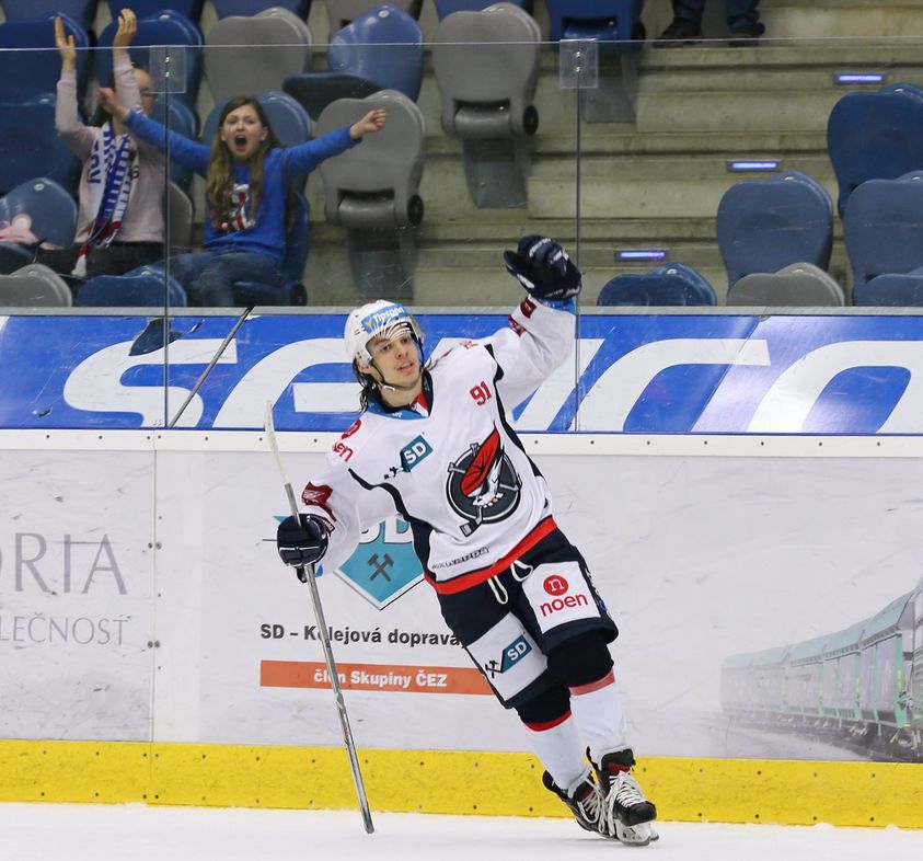 ⚽️ Pro dnešní charitativní turnaj pro Andýska hlásíme dvě posily. První je někdejší Pirát toho času ve službách <a href="/sc_kolin/">SC Marimex Kolín</a> <a href="/ourik_ouri28/">KryštofOuřada</a>, druhým je <a href="/petrcajka_/">Petr Cajka</a>, jenž nastupuje za <a href="/lausannehc/">Lausanne Hockey Club</a> a je velkým kamarádem <a href="/jakub_lauko/">Jakub Lauko</a>. Díky za pomoc, kluci! 👍💪