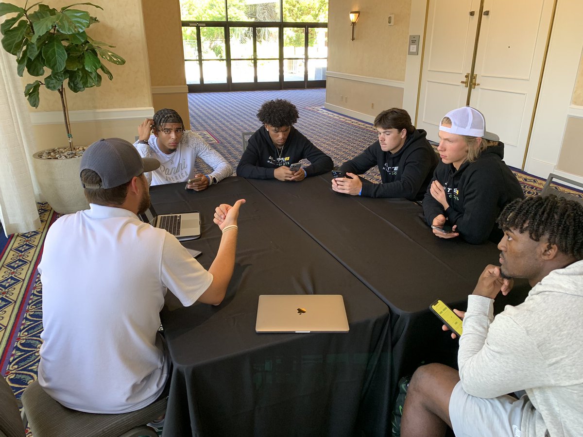 BralyKeller's tweet photo. After the presentation we had the chance to talk with all of the QBs + the Elite 11 returning counselors. These are some sharp, sharp dudes.

Covered everything from privacy of NIL deals to getting the right people in your corner early. https://t.co/9sEYaE1gEJ