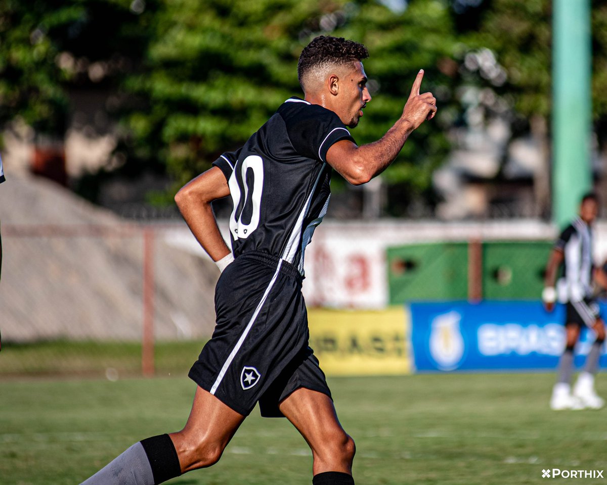mlkjunin010's tweet photo. Feliz demais pela estreia com vitória no Brasileiro de Aspirantes e por ter ajudado com um gol e duas assistências! 
#atletadecristo 
@Botafogo https://t.co/uqWIPJdZxn