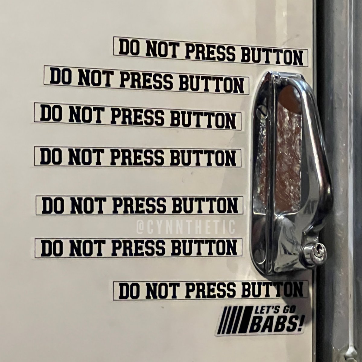 Cynnthetic's tweet image. Wrapping up a week long shoot for a really kick ass show. One of those funny studio #setlife kinda things caught my eye though.. The reverse psychology is STRONG with this one. Must. Resist. @StephenAmell #pressbutton #donotpressbutton #film #production