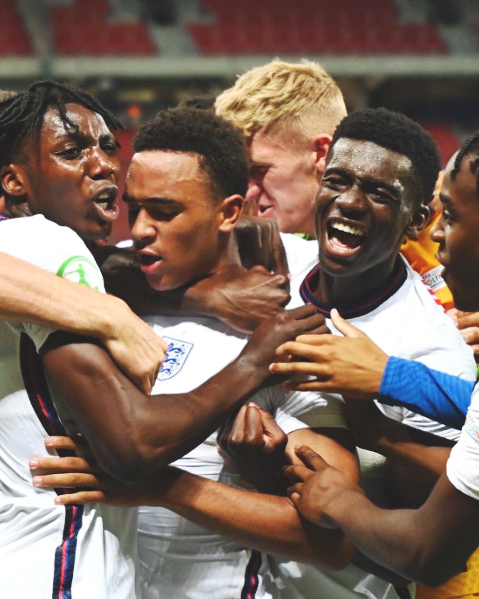 Ellevate Football App tweet media