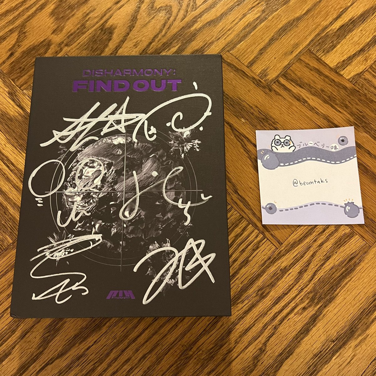beomtaks's tweet photo. hi! i’m hosting a GA for this signed P1H album! i got it from yzy preorders :)

HOW TO ENTER:
- like, rt + follow me!
- reply w ur bias and why :D

USA/CAN only TT
that’s it! lets support piwon’s next cb on july 20th! 

ends july 8th! ty &amp; good luck <3

#P1Harmony @P1H_members https://t.co/vwZ24NqrVg