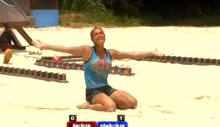 Survivor tarihinin gelmiş geçmiş en iyi iki kadın yarışmacısı sema ve nagihandır. İkiside üçer sezon katıldı emek verdi kendilerini yırttılar, hiçbişey alamadılar. 2020 nin dandik sezonunun yedincisi yatarak şampiyon oldu. Yersen!!