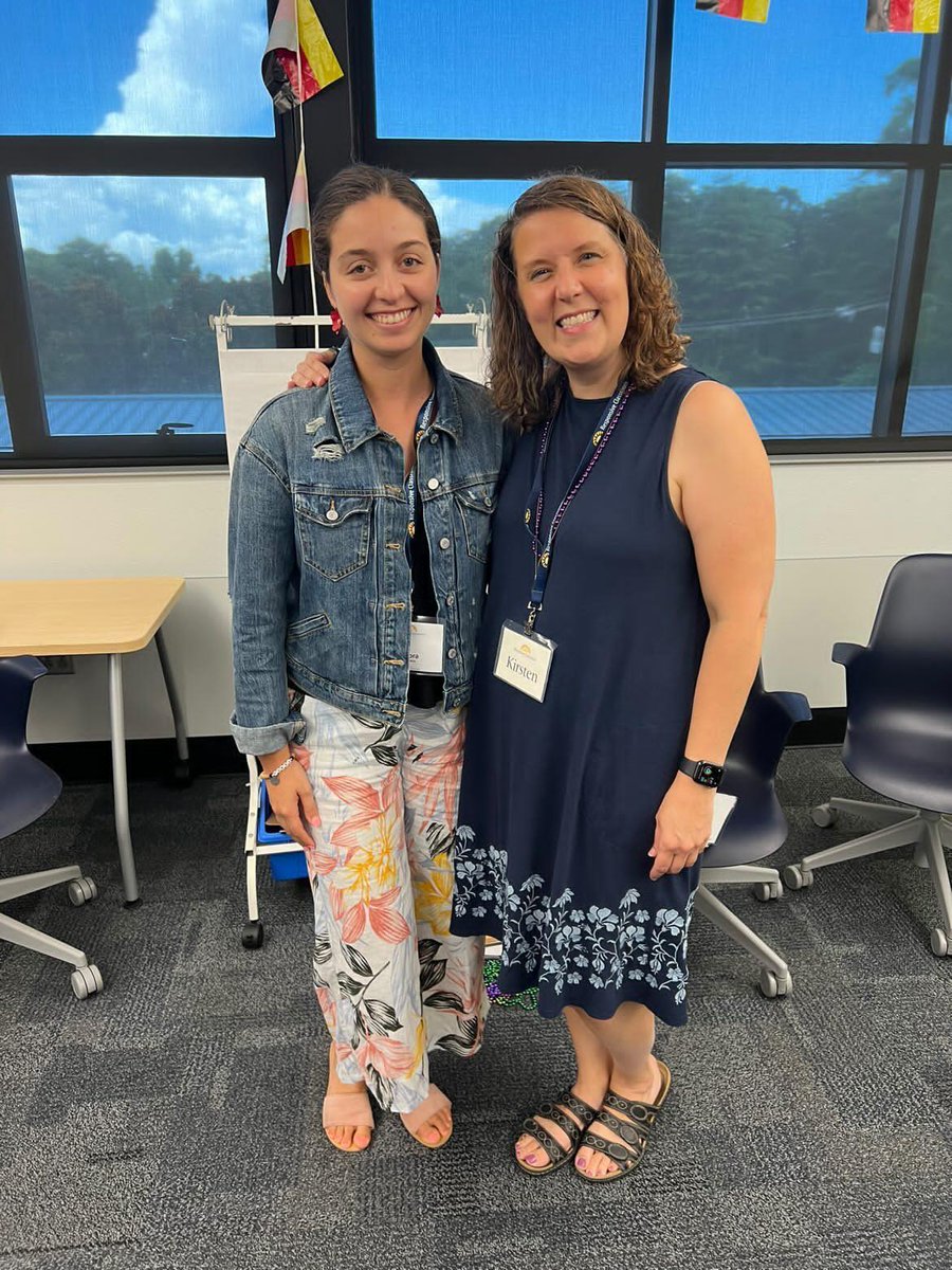 Ms_DelCastillo's tweet photo. What a week! 🤩 Four AMAZING days learning about positive classroom community with such an incredible group of educators ❤️🍎 can't wait to share all the new ideas with my coworkers in Chile 🇨🇱  @responsiveclass https://t.co/vymhUNrge2