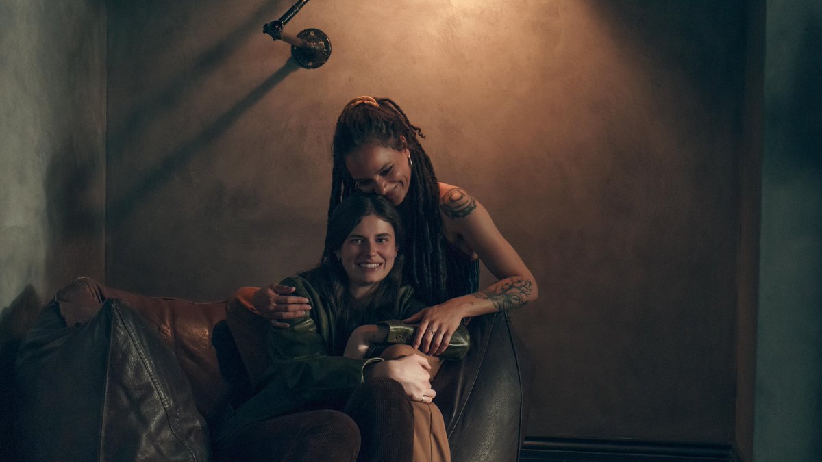The way Bobbi and Frances look at each other. 🥺 #ConversationswithFriends
