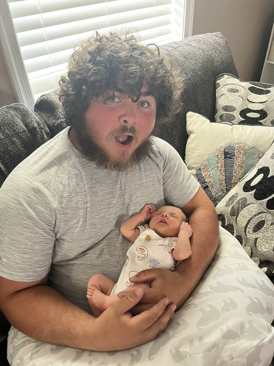 Cole_benfer's tweet photo. Courtesy of Billy and Janelle for my baby niece *Elliana Grace Eskridge* https://t.co/Ivk2OpZEtn