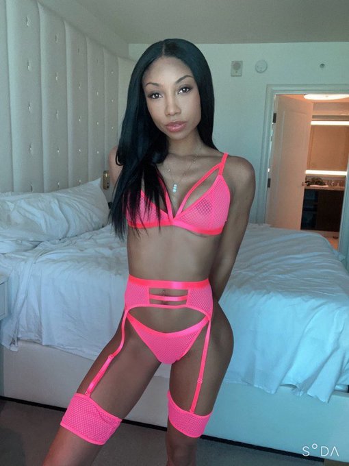 Undress me with your eyes? https://t.co/7qfYxJMWPz