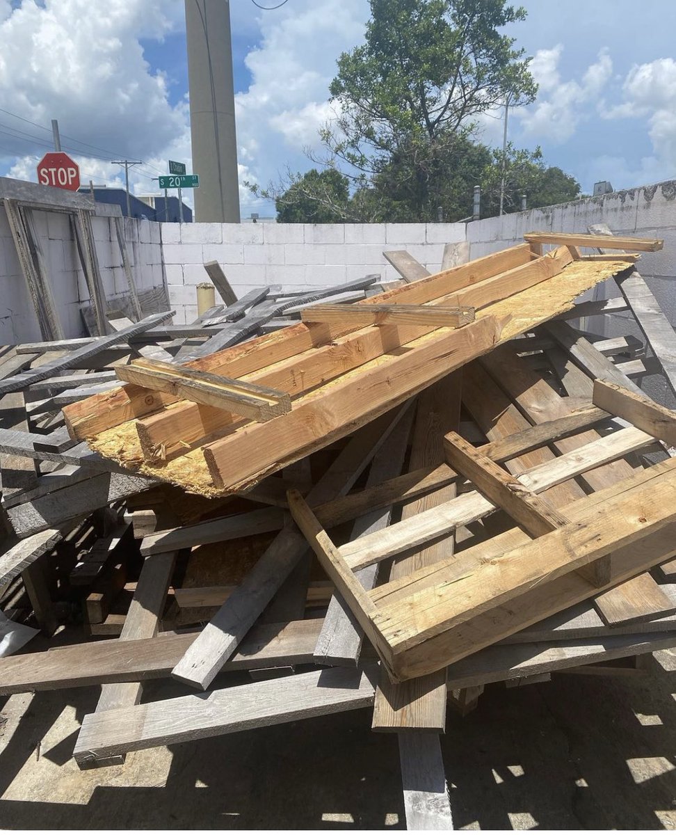 iamlegacy23's tweet photo. #JohnLarson His sister got items that John had at the time he was found. His sister stated this in her post.
“The pallets are the ones John was behind it just doesn’t sit right with me & never will” https://t.co/6D8MLttKdD
