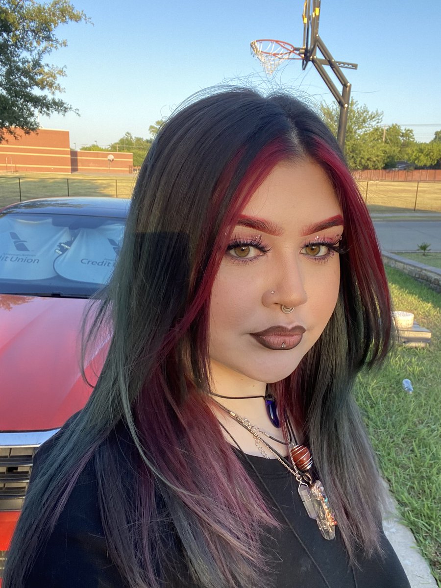 S9K9Y9's tweet photo. pretty lil bih come swing my way https://t.co/QOMJdILEs5
