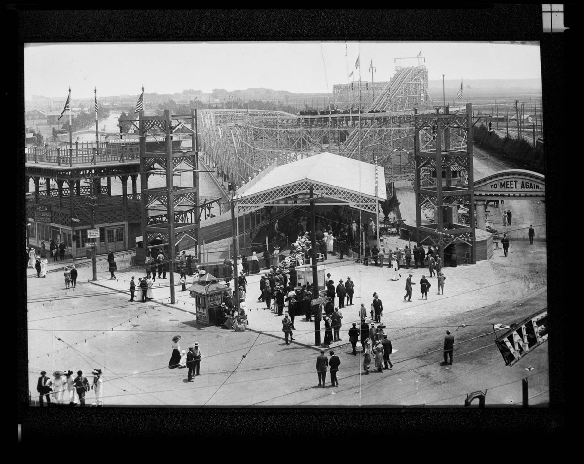 HUSC_ICW's tweet photo. Happy Friday! It's another #ArchivesHashtagParty and today's theme is #ArchivesAmusementPark. 

Enjoy this 1911 image of the Race Thru the Clouds roller coaster that once stood in Venice, California. 

From the wonderful collections @TheHuntington. https://t.co/eZZ1PQt2LA