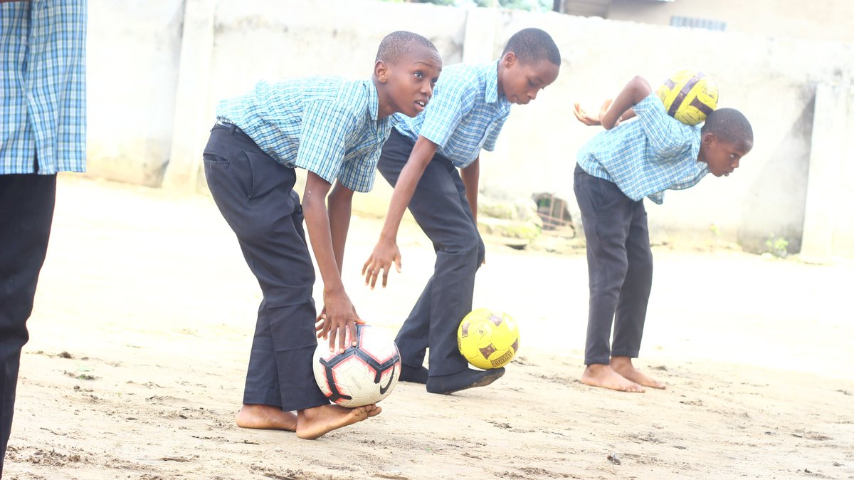 ChukwuebukaFEnt's tweet photo. WEEK 51 #CSFFTP
Week 51 of the Chukwuebuka School #FreestyleFootball Training Program #CSFFTP22 at Global College on 1st July, with our founder @ChukwuebukaEZ
🎥 https://t.co/9OSePuFd4L
#ChukwuebukaFreestyle @adidasfootball @nikefootball #ChukwuebukaFreestyleEntertainment
1/3 https://t.co/paM6X9t2Op