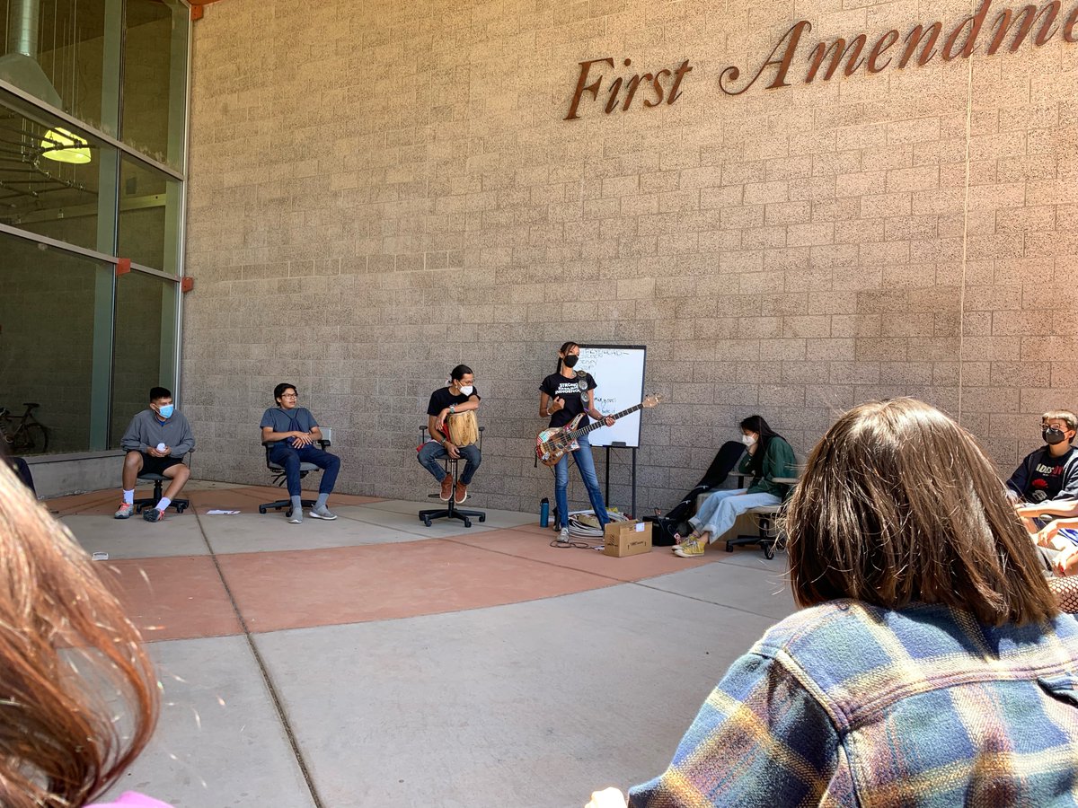 andy_youth's tweet photo. During our workshop, the students had the wonderful opportunity to watch Sihasin, a performance by Jeneda and Clayson Benally in their Positive Change through Expression Workshop.

#andyharvey #broadcasting #gettingreadyforcollege #indigenousvoices #nau #tellyourstory #journalism https://t.co/82peW5aw0v