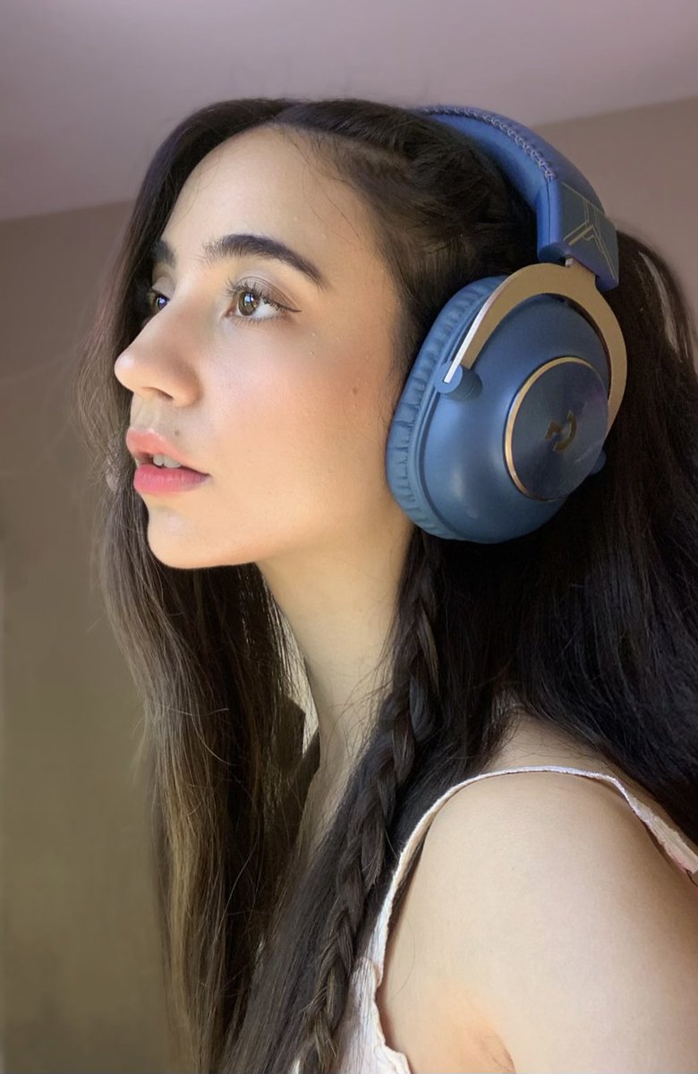 alyekly's tweet photo. 🎧 @LogitechG League of Legends Pro X #sponsoredbyLogitechG 💙
Don’t want to game w/o them 😭 https://t.co/zYFHoAQebD