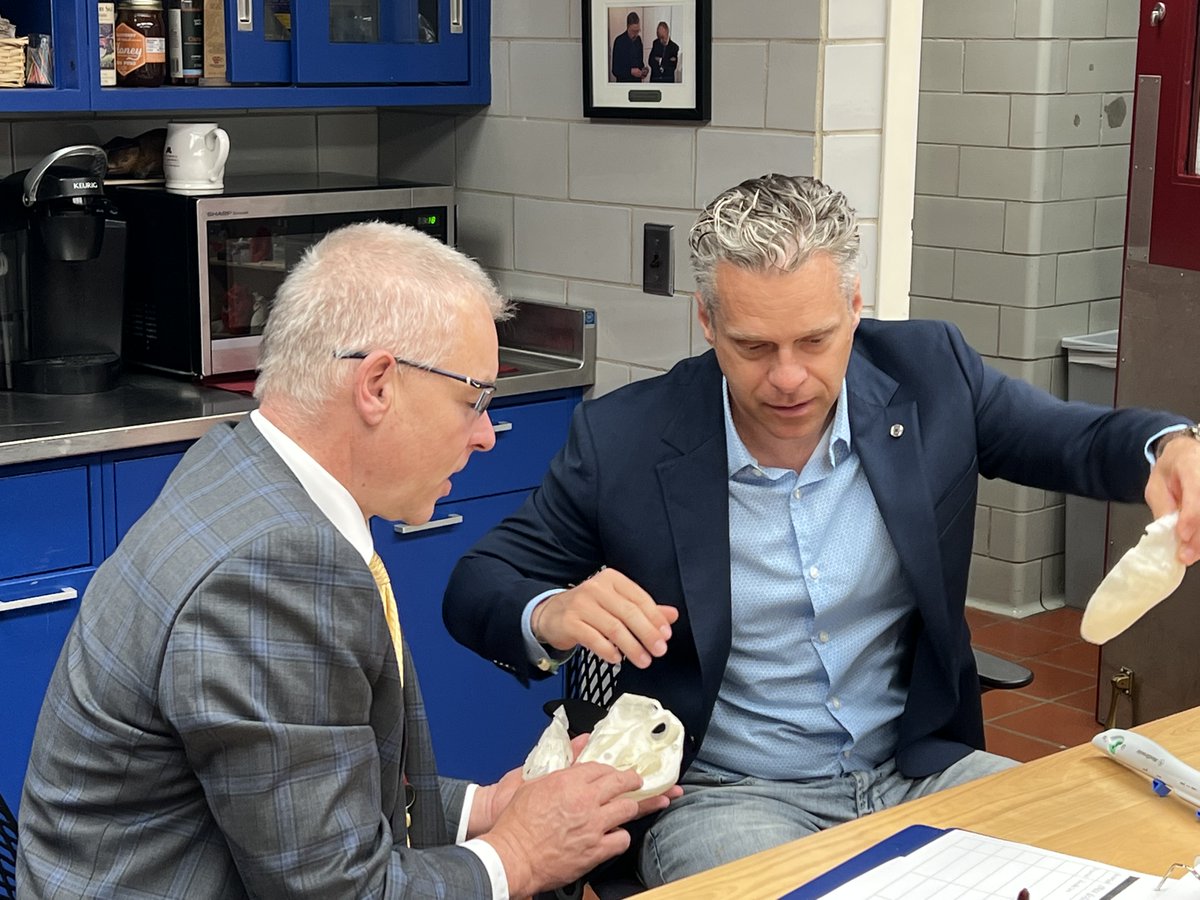 umnmedschool's tweet photo. Dean Jakub Tolar visited the Visible Heart Lab, a resource that provides medical education using 3D printing, virtual reality, and anatomic models.

@UMNanes @VisibleHeartLab #3Dprinting | #MedTech https://t.co/ew3WLdX1CA