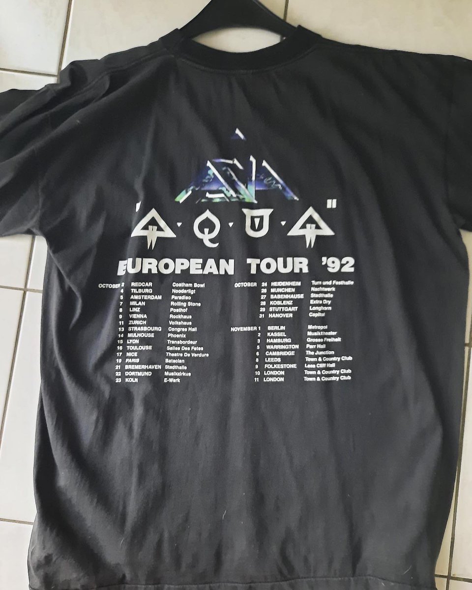 ASIA_John_Payne's tweet image. Contest! Help us celebrate 30 years of Aqua and our tour! Post your Aqua gear &amp;amp; tag us and hashtag  #asiaaqua30years for a chance to win a signed art print of John Payne’s tour poster. Or retweet this post if you’d rather ;) #asiafeaturingjohnpayne